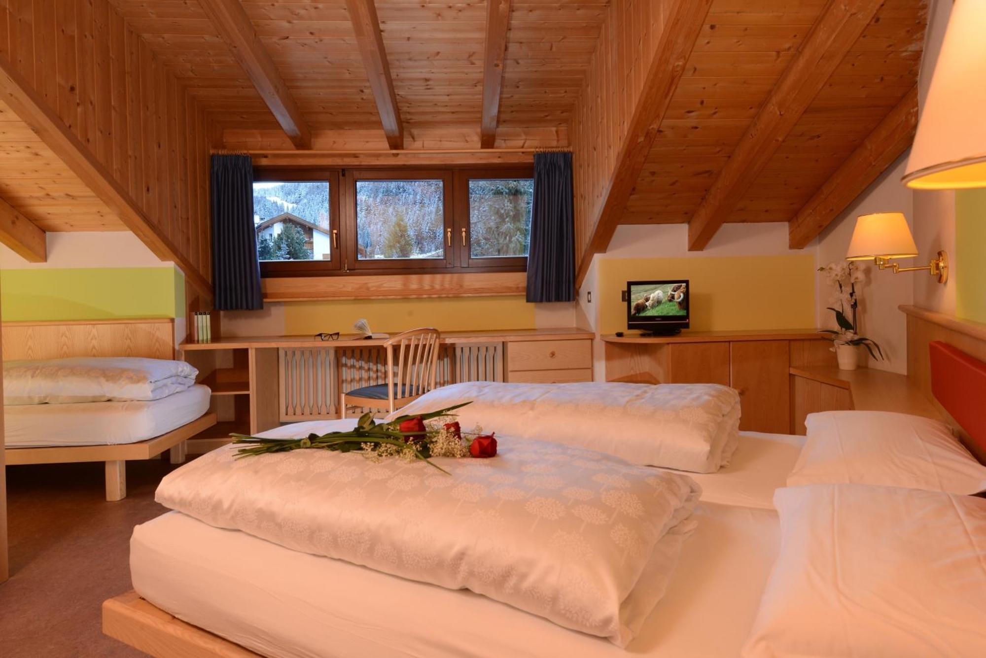 Hotel Casa Alpina - Alpin Haus Selva di Val Gardena Room photo